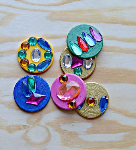 JEWEL MAGNET CRAFT FOR KIDS Magnet Activities, Apple Math, Treasure Crafts, Magnet Crafts, Fun Arts And Crafts, Kids Create, Creative Activities For Kids, Craft For Kids, Easy Craft