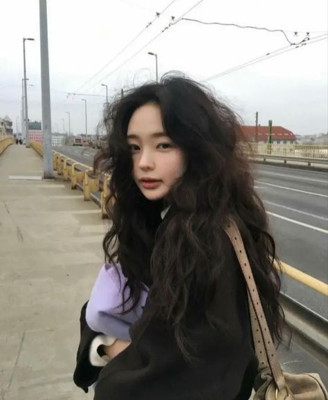 Hair Inspo Dark, Curly Asian Hair, Wavy Hair Black, Bad Guys Korean Drama, Korean Girl Aesthetic, Ftm Haircuts, Curly Hair Wavy, Hair Black Hair, Bad Haircut