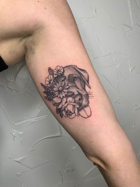 Tattoo Perro, Jeep Tattoo, Tattoo Dainty, Tattoos Dog, Dog Portrait Tattoo, Pet Tattoos, Small Dog Tattoos, Dog Tattoo Ideas, Tribute Tattoos