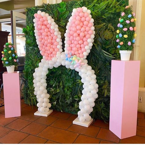 Platinum Prop Rentals, LLC. on Instagram: “Can this set up be any cuter 😍 Foliage Backdrop & Pedestals By Us Balloon Bunny Ears By @gabyballoondecor  Event Planner By…” Foliage Backdrop, Balloon Bunny, Egg Hunt Party, Easter Bunny Pictures, Birthday Party Props, Unicorn Birthday Party Decorations, Pastel Theme, Easter Bunny Ears, Bunny Party