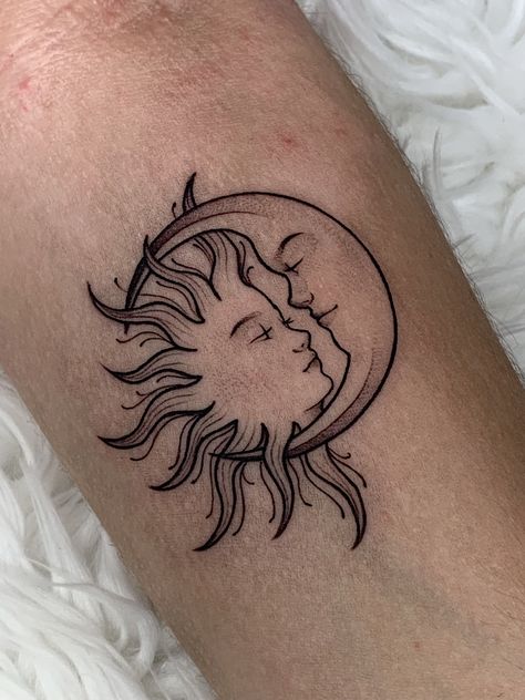 Boho Heart Tattoo, Couple Tattoos Moon And Sun, Tattoos Moon And Sun, Tattoo Sol E Lua, Simple Unique Tattoos, Tattoos Moon, Pine Tattoo, Mystical Tattoos, Small Girly Tattoos