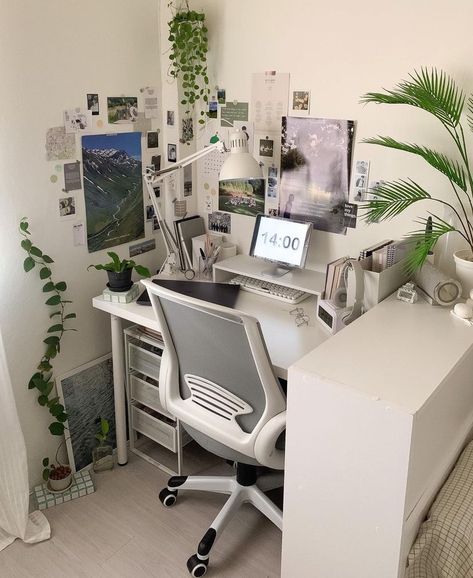 Wfh Space, Studio In Casa, Study Home, Room Minimalist, Aesthetic Desk, Desk Inspo, Dekorasi Kamar Tidur, Pinterest Room Decor, Study Room Decor