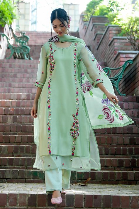 Buy Green Kurta Chanderi Silk Hand Embroidered Floral Round Pant Set For Women by Mangalmay by Aastha Online at Aza Fashions. Paint Suit Design For Women, Bride Suit, Embroidery Suits Punjabi, Pink Dupatta, Kurta Palazzo Set, Embroidery Fashion Detail, Chanderi Kurta, Hand Embroidery Dress, Embroidery On Kurtis