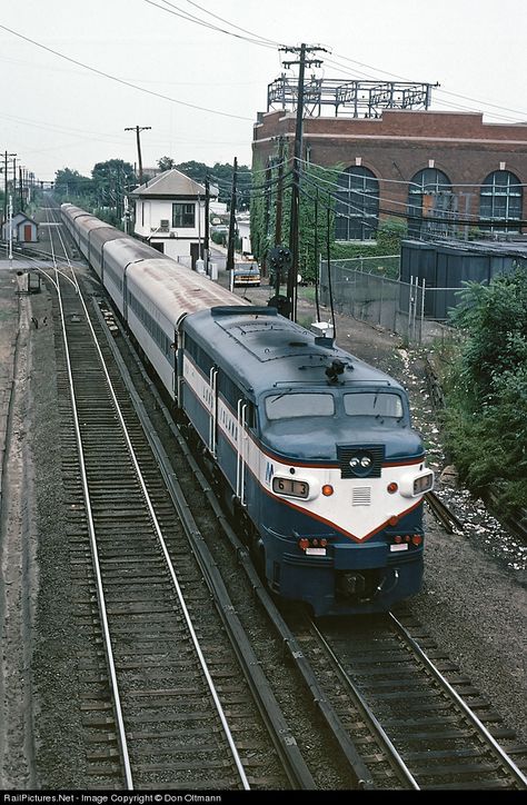 Long Island Railroad, Railroad Images, Railroad Art, Commuter Train, Steam Engine Trains, Railroad Pictures, Vintage Diesel, Road Train, Covered Wagon