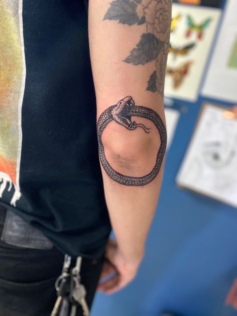 Ourbourous Snake, Oubourous Tattoo, Orobourous Tattoo, King Snake Tattoo, Snake Circle Tattoo, Snake Elbow Tattoo, Ourbourous Tattoo, Jormungandr Tattoo, Ouroboros Art