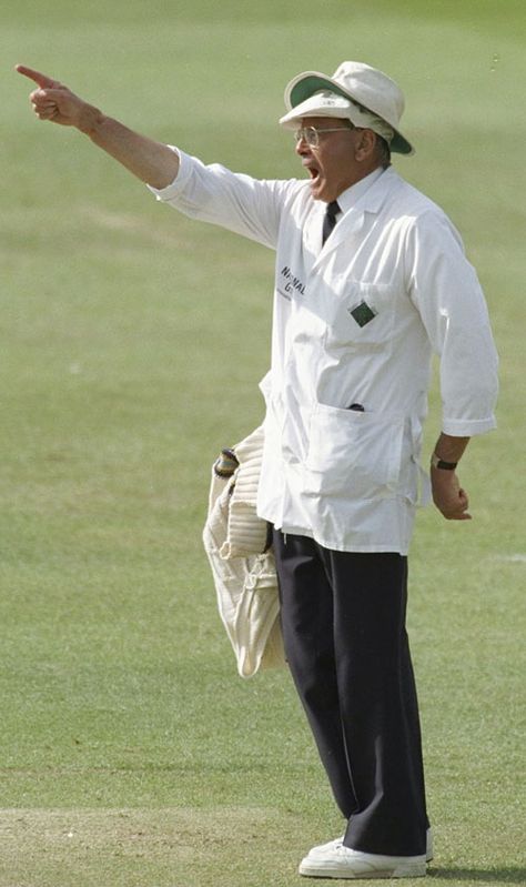 Quintessentially British, Dickie Bird gives his last decision in a Test Match Cricket Umpire, Cricket Photo, England Cricket Team, Cricket Players, Quintessentially British, Sporting Legends, Test Match, World Cricket, Cricket Balls