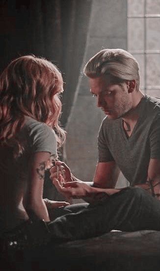 Jace And Clary, Clary Und Jace, Clary Y Jace, Shadowhunters Series, Clary And Jace, Shadowhunters Tv Show, Dominic Sherwood, Jace Wayland, Isabelle Lightwood