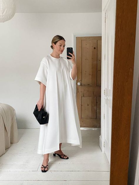 28 Outfits That Minimalists Wear at Home | Who What Wear UK Boho Minimal Outfit, Alexis Foreman, 70s Fashion Vintage, Cashmere Loungewear, Wfh Outfits, At Home Outfits, Sunday Style, Mode Abaya, 2020 Fashion Trends