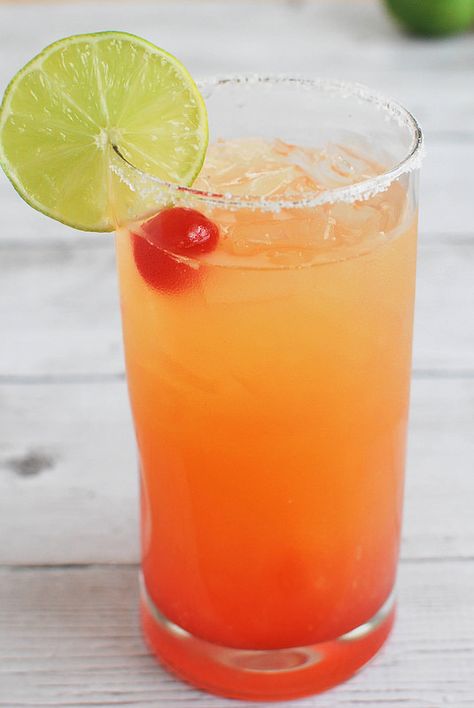 Tequila Sunrise Margarita Fake Ginger, How To Make Margaritas, Happy Drink, Summer Cocktail Recipes, Tequila Sunrise, Pretty Drinks, Summer Cocktail, Margarita Recipes, Party Drinks