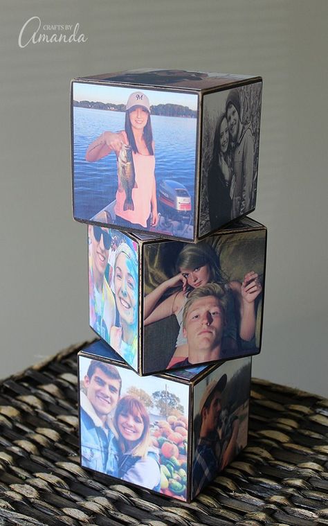 A photo cube is easy to make photo craft and is the perfect personalized gift for birthdays, holidays, weddings and anniversaries. If you need a gift idea for a friend, learn how to make a photo cube! Diy Photo Cube, Anniversay Gifts, Photo Cube, Diy Anniversary Gift, Anniversary Gift Diy, Inexpensive Gifts, Best Anniversary Gifts, Photo Cubes, Diy Gifts For Mom