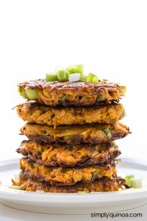 Sweet Potato Quinoa Fritters -- all you need is just 5 ingredients | simplyquinoa.com Quinoa Fritters, Vegan Thanksgiving Side Dishes, Sweet Potato Quinoa, Veggie Fritters, Sweet Potato Fritters, Potato Fritters, Yummy Sweet Potatoes, Coconut Oil Recipes, Simply Quinoa