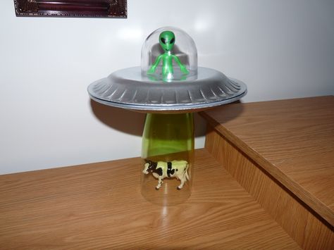 ufo party ideas | ... for kids, make your own Alien Abduction Lamp for school or home Alien Diy Crafts, Diy Alien Spaceship, Ufo Craft, Home Halloween Party, Stem Night, Alien Birthday Party, Alien Crafts, Alien Party, Alien Halloween