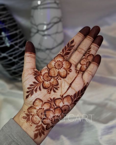 Front Mehndi, Beautiful Mehndi Designs, Palm Mehndi Design, Latest Henna Designs, Mehndi Designs For Kids, Very Simple Mehndi Designs, Simple Mehndi Designs Fingers, Full Mehndi Designs, Mehndi Designs Front Hand