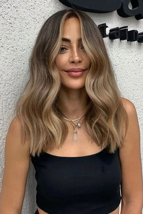 Beige Blonde Brunette, Brunette Balayage Hair Honey Blonde, Natural Hair Color Brunette, Balayage Light Brown Hair To Blonde, Blonde Hair Toned Brown, Beige Blonde Brown Hair, Creamy Blonde Highlights On Dark Hair, Natural Balayage Dark Blonde, Beige Hair With Blonde Highlights