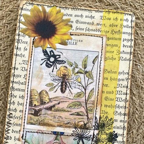 Bee Journal, Scrapbook Journal Ideas, Page Crafts, Scrap Journal, Themed Journal, Journal Tags, Book Page Crafts, Card Inspo, Bee Theme