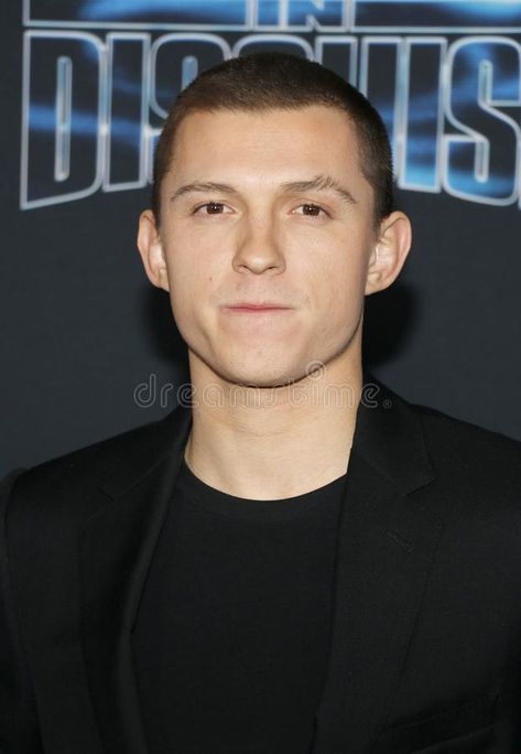 Tom Holland Short Hair, Tom Holland Buzzcut, Tom Holland Hairstyle, Tom Holland Hair, Tom Photo, Tom Holland Haircut, Spies In Disguise, Ivy League Haircut, Johnny Depp Style