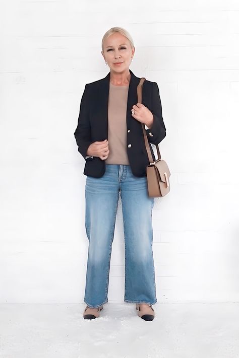 Fashion Over 40, Fashion Over 50, Seasonal Fashion, Elegant Outfit, Chic Outfit, Women’ Classy Style, Neutral Outfit Navy And Khaki Outfit Women, Khaki Outfit Women, September Travel, Early Fall Fashion, Paris In September, Khakis Outfit, Travel Capsule, Classic Style Outfits, Knitted Jacket