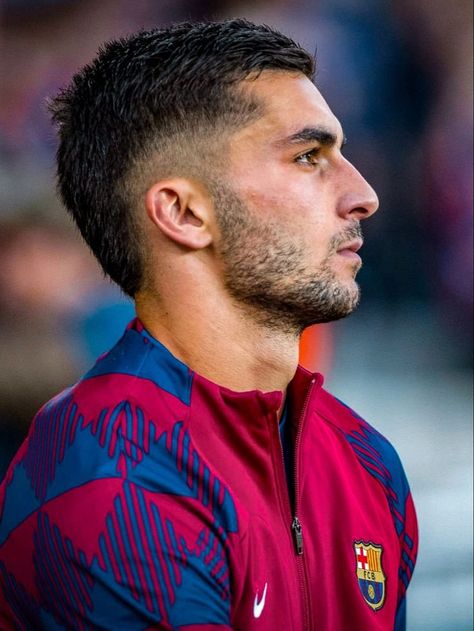 Football Player Haircut, Ferran Torres Haircut, Footballers Haircut, Footballer Haircuts, Soccer Player Hairstyles, Soccer Players Haircuts, Men Short Hair Fade, Crew Cut Hair, Men Fade Haircut Short