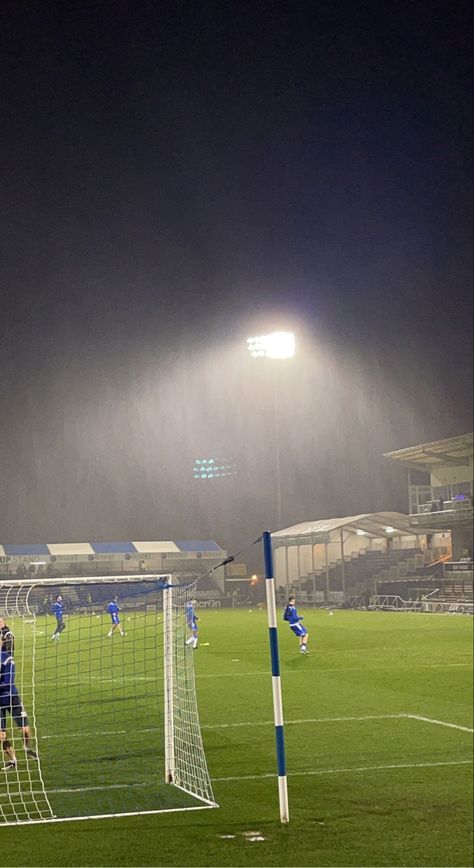 Uk Football Aesthetic, Watching Football Aesthetic, Soccer In The Rain, Rain Football, Football Night, Soccer Time, High School Soccer, University Dorms, Tennis Aesthetic