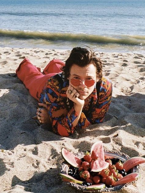 Harry Styles Watermelon Sugar, Harry Styles Lockscreen, Harry Styles Poster, Watermelon Sugar, Red Glasses, Harry Styles Wallpaper, Harry Styles Pictures, Harry Styles Photos, Mr Style