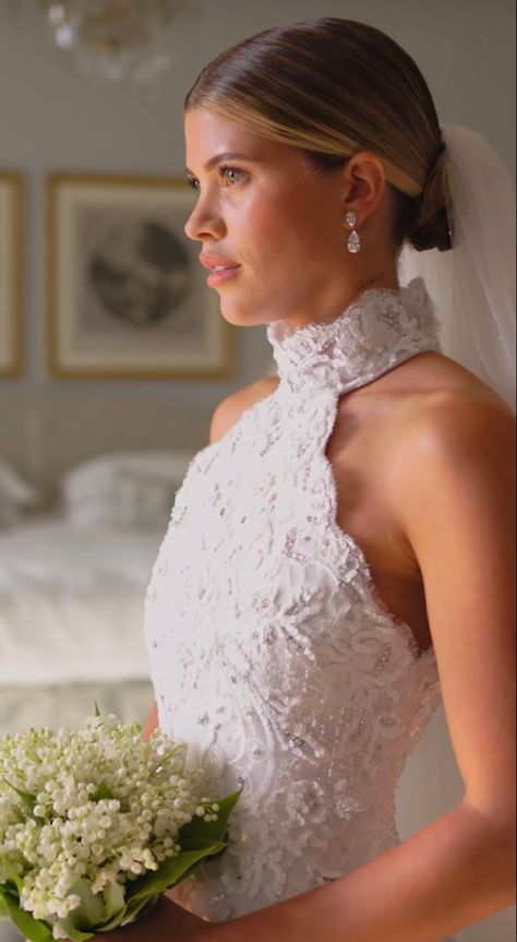 Sofia Richie Fashion, Low Bun Bridal Hair, Wedding Day Looks, Low Bun Wedding Hair, Wedding Bun, Bride Updo, Classic Wedding Hair, Bridal Hair Veil, Wedding Bun Hairstyles