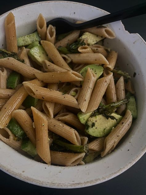 whole grain pasta with avocado, kale, and cucumbers Pasta With Avocado, Whole Grain Pasta, Avocado Pasta, Healthy Foods, Aesthetic Food, Pasta Salad, Kale, Avocado, Fuel