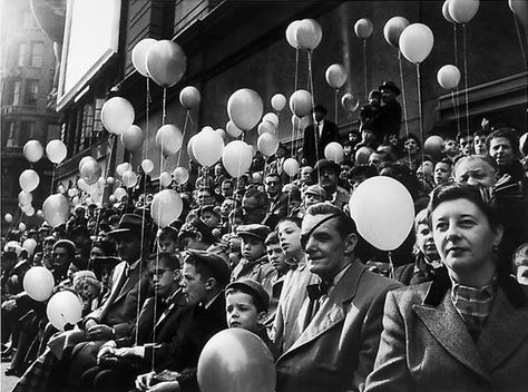 New York Thanksgiving, Jay Maisel, Jim Goldberg, Man Hug, Happy Thanksgiving Images, Thanksgiving Photos, Elliott Erwitt, Thanksgiving Parade, Berenice Abbott