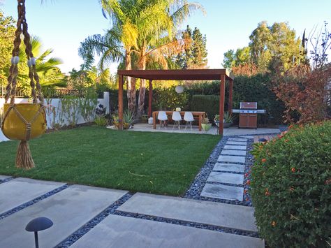 Concrete Grass Backyard, Mexican Modern Backyard, Backyard Turf And Concrete, Mid Century Backyard Ideas, Turf And Pavers Backyard, Turf Backyard, Concrete Backyard, Backyard Ideas For Small Yards, Pavers Backyard