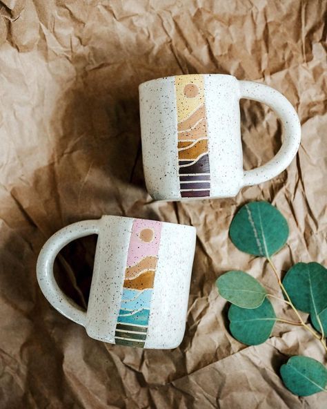 Diy Keramik, Clay Cafe, Mug Painting, Ceramic Cafe, Diy Pottery Painting, Pottery Painting Ideas, Handmade Mugs, Tanah Liat, Pottery Painting Designs