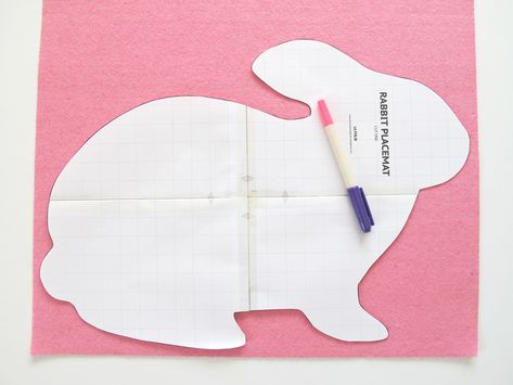 Easter Placemats Diy, Easter Table Runner Pattern, Rabbit Rug, Easter Fabric Crafts, Small Projects Ideas, Bunny Patterns, Sewing Rabbit, Easter Placemats, Diy Placemats