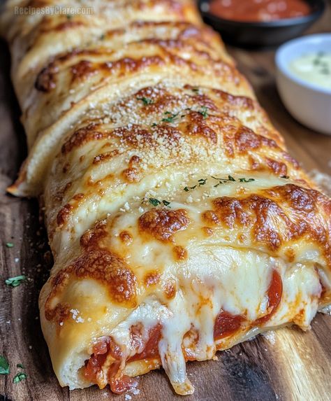 Puff Pastry Chicken Pot Pie Stromboli, Uses For Pizza Crust, Cheesy Pepperoni Stromboli, Sausage Pepperoni Stromboli, Pepperoni And Cheese Stromboli, Pepperoni And Cheese Rolls, Quick And Easy Stromboli, Stamboli Recipes, Uses For Pepperoni