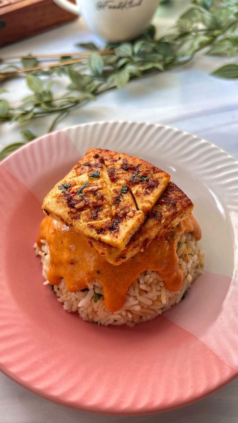 Foodklick | ✨ Peri Peri Paneer Rice Bowl ✨ I love all kinds of Rice bowls and this one is really delicious. Adding paneer along with a peri peri gravy… | Instagram Paneer Bowl Recipes, Paneer Dishes Vegetarian Recipes, Paneer Rice Bowl, Rice Bowl Recipe Vegetarian, Indian Rice Bowl, Paneer Bowl, Rice Bowl Photography, Peri Peri Paneer, Rice Bowls Vegetarian