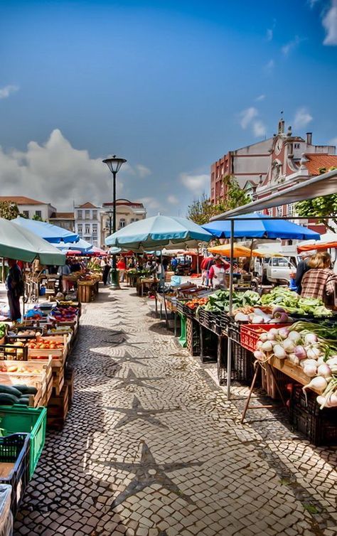 Fruit and flower market, held every morning in Caldas da Rainha, Leiria, Central Portugal. Portugal Photos, Learn Brazilian Portuguese, Outdoor Market, Portugal Travel, Spain And Portugal, Algarve, Travel Aesthetic, Travel Around The World, Travel Around