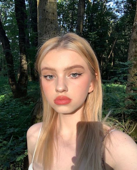 Light Brown Eyebrows, Teen Pageant, Brown Eyebrows, Tumblr Hair, Ethereal Makeup, Hair Topper, Aesthetic Women, Lace Hair, Hair Toppers