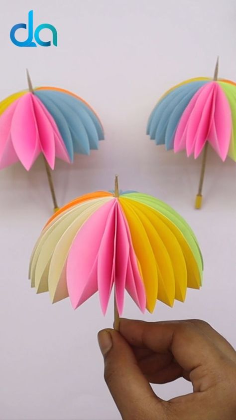 Simple Paper Umbrella - Easy Paper Crafts for Kids #crafts #origami #papertoys #kids | DIY Crafts & Art | Che Robot · Ficar Aqui Preschool Paper Crafts, Easy Paper Crafts For Kids, Umbrella Craft, Paper Umbrella, Crafts Origami, Paper Umbrellas, Easy Craft Projects, Make Paper, Craft Projects For Kids