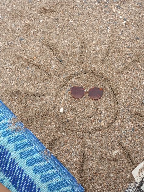 Sand art Beach Sand Art Easy, Beach Sand Art, Art Easy, Sand Art, Beach Sand, Beach Vacation, Sunny Days, Art