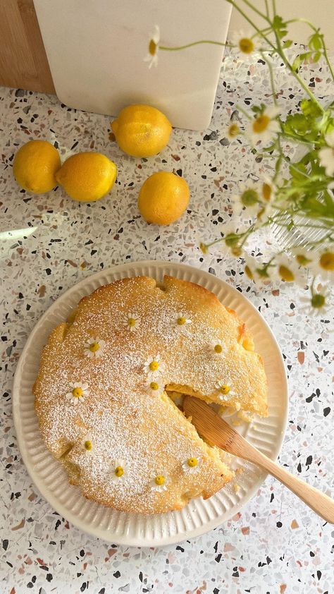 Olive Oil Cake Aesthetic, Lemon Drizzle Cake Aesthetic, Lemon Cake Aesthetic, Cottage Cake, Ice Cream Beach, Alfredo Recipes, Mood 2024, Lemon Olive Oil Cake, Italy Elopement