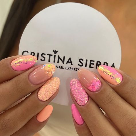 65 Cute Summer Nail Trending You'll Love | Summer Nails 2023 Summer Glitter Nail Ideas, Nails Art Ete, Manicure Ideas Summer 2024, Sparkle Summer Nails, Bright Glitter Nails, Summer Nails With Glitter, Nail Art Summer 2024, Bright Holiday Nails, Holiday Nails Summer Acrylic