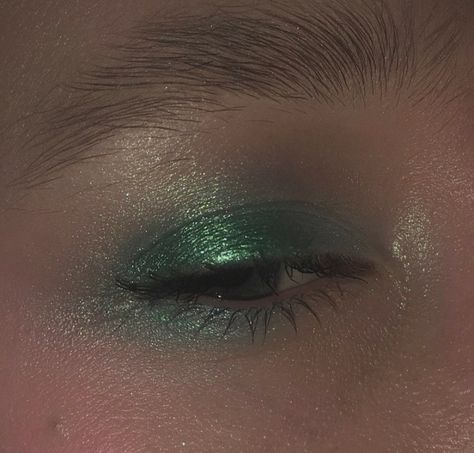 Green Eye Makeup Brown Eyes, Green Mermaid Makeup, Fairy Make Up Look, Blue And Green Eyeshadow Looks, Green And Blue Eyeshadow Looks, Simple Green Eye Makeup, Sage Green Eyeshadow, Green Eyeshadow For Brown Eyes, Green Fairy Makeup