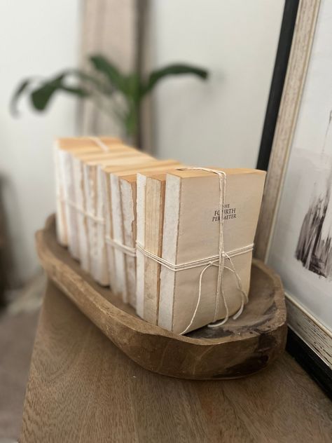 Neutral Bookshelf, Book Decor Wedding, Wedding Table Decor Rustic, Neutral Books, Table Decor Rustic, Scandinavian Farmhouse, Stacked Books, Long Books, Decorative Books