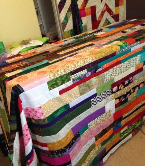 Scrap Strip Quilt Ideas, Scrap Buster Quilts, Scrappy Quilting, Quilt Contemporary, Jelly Roll Race Quilt, Scrap Quilting, Backing A Quilt, Strip Quilt Patterns, Scrap Projects