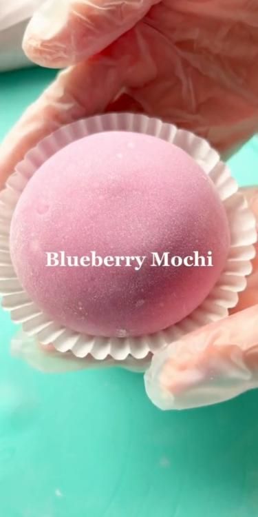 The Blueberry Mochi recipe is a delightful treat that combines the sweetness of blueberries with the richness of mochi dough, all topped with a creamy filling. Banana Mochi Recipe, Japanese Recipe Ideas, Blueberry Mochi, Strawberry Mochi, Mochi Recipe, Mochi Cake, Kawaii Cooking, Sweet Dishes Recipes, Quick Recipes Snacks