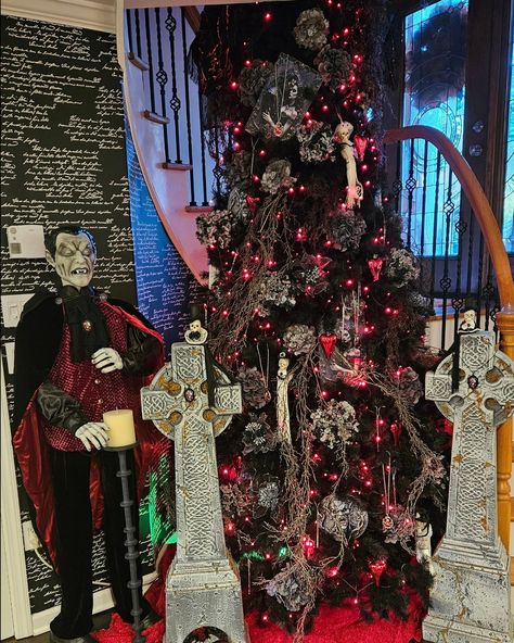 Arbender Robinson | Look behind you..... Dracula may be near. This #halloweentree inspired by all the #Vampire haunts you remember. #Halloween… | Instagram Vampire Christmas, Vampire Stuff, Halloween Instagram, Halloween Trees, The Vampire, Dracula, Christmas Decorations, Halloween, Christmas