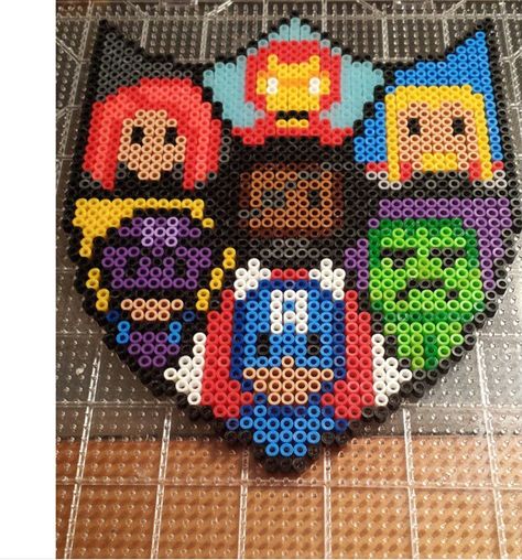 The Avengers Perler Avengers Perler, Avengers Shield, Modele Pixel Art, Geeky Craft, Art Perle, Hama Beads Design, Perler Bead Designs, Geek Crafts, Perler Bead Templates