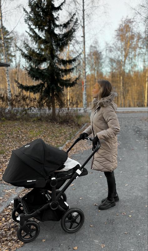 Stroller Walk Aesthetic, Aesthetic Stroller, Stroller Aesthetic, Mom Inspo, Aesthetic Mom, Bugaboo Stroller, Cute Pregnancy Pictures, Mom Aesthetic, Pregnancy Pictures