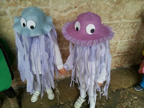 Sea Costume, Jellyfish Costume, Jellyfish Illustration, Jellyfish Decorations, Fish Costume, Costume Carnaval, Jellyfish Craft, Kids Carnival, Crazy Hats