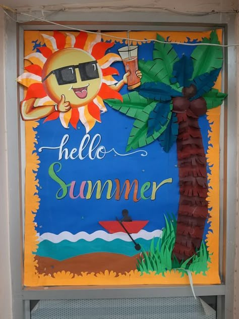 Best Summer Bulletin Board And Classroom Door DIY - RecipeMagik Summer Season Bulletin Board Ideas, Summer Day Decoration In School, Summer Wall Ideas For Classroom, Summer Board Decoration Ideas, Summer Decoration For Kindergarten, Hello Summer Bulletin Board, Summer Camp Board Decoration, Summer School Bulletin Boards, Summer Bulliten Boards