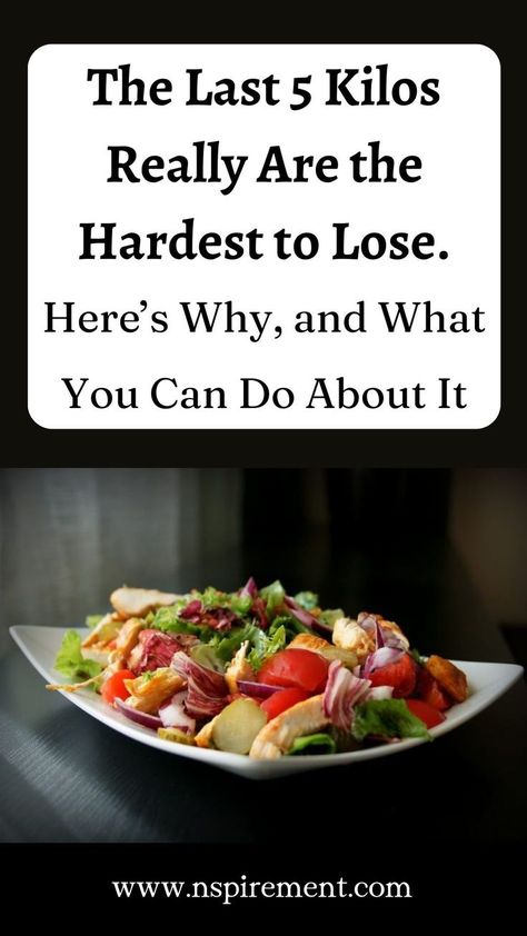 Anyone who has tried to lose weight will be familiar with these nine frustrating words: the last five kilos [ten pounds] are the hardest to lose. You’re just about to hit your target weight, but suddenly the scales won’t budge – even though you’re still following the same healthy diet, lifestyle habits, and exercise plan. There’s a scientific basis for why losing the last few kilos is hard, called the weight-loss plateau. 25 Pounds Lost, How Long Does It Take To Lose 20 Pounds, How Long To Lose 20 Lbs, How Long Does It Take To Loose 50 Pounds, Diet Plan To Loose 10 Kg In A Month, Diet Lifestyle, Exercise Plan, Ketogenic Diet Meal Plan, Lifestyle Habits