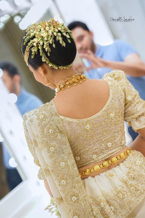 Kandyan Bride Traditional, Buddhist Wedding Dress, Braids With Designs, Haircuts For Naturally Wavy Hair, Srilankan Bride, Bridal Buns, Sari Designs, Kandyan Brides, Hairstyles Man