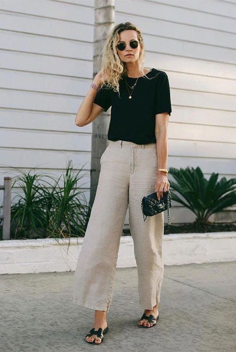 56468d5607a5aaf1604ff5e15593b003 Work Outfits Frauen, Mira Duma, Minimal Chic Style, Minimalist Moda, Chique Outfit, Outfit Work, Stil Boho, Beige Pants, Summer Work